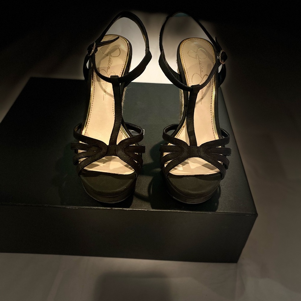Shoes - Picture 3 of 9